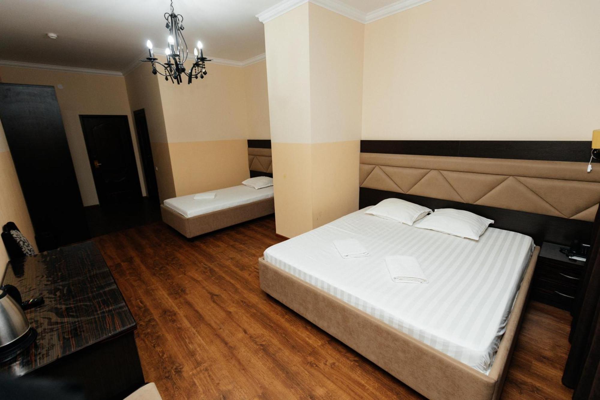 Alcazar Hotel Atiraw Buitenkant foto