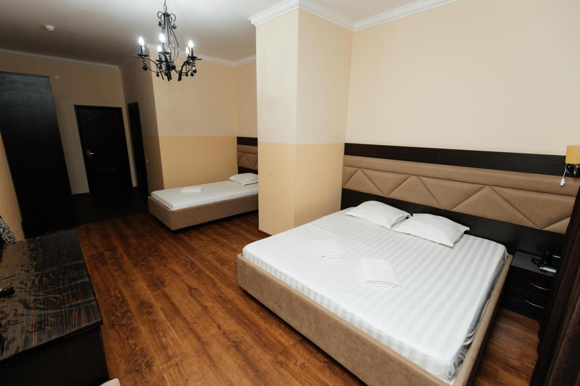 Alcazar Hotel Atiraw Buitenkant foto